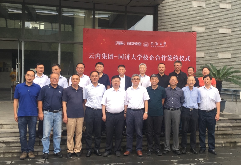 Я�ֹ���  ������Զ  ����ǰ�С���XPJ������ͬ�ô�ѧǩ��ս���������Э��